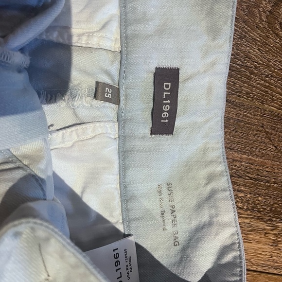 SUSIE Paperbag High Rise
Jeans by DL1961 size 25 - Picture 10 of 12